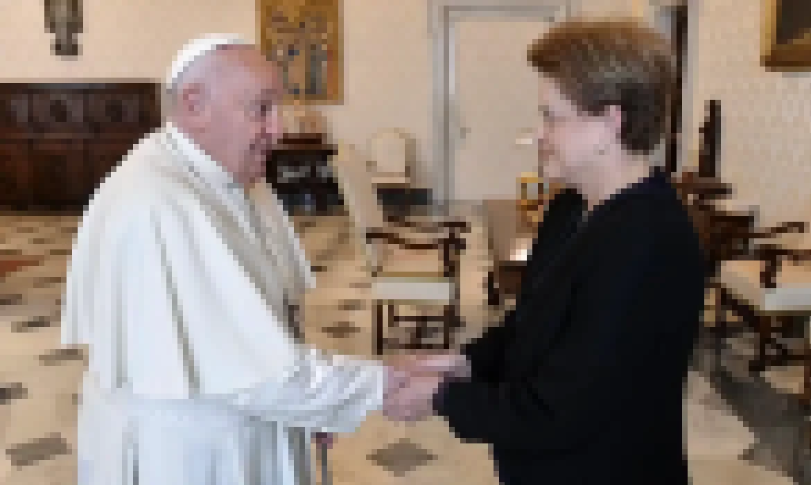 Dilma Rousseff destaca pontificado humanista e corajoso de Francisco