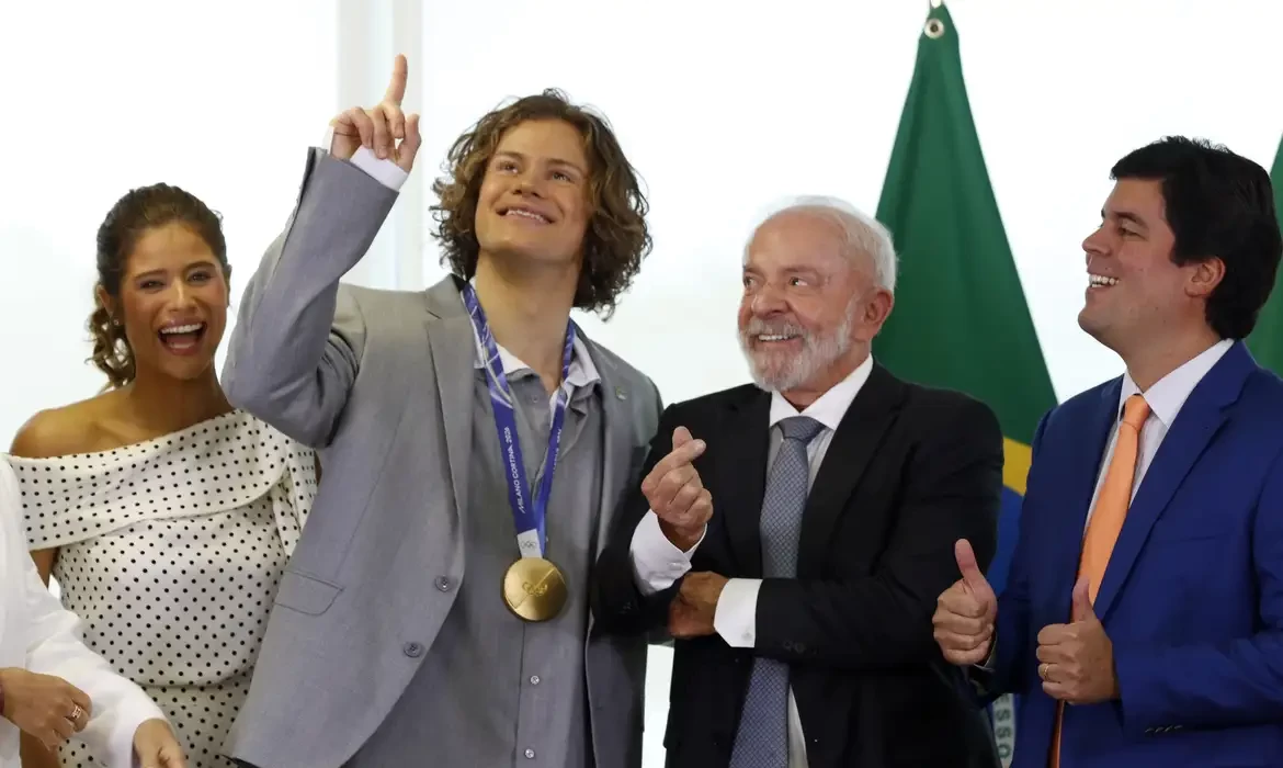 Lula recebe Lucas Pinheiro, medalha de ouro nos Jogos de Inverno