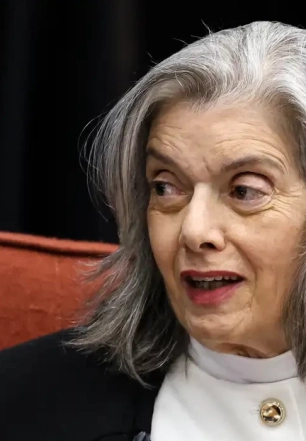 Cármen Lúcia forma maioria pela condenação de Bolsonaro e aliados