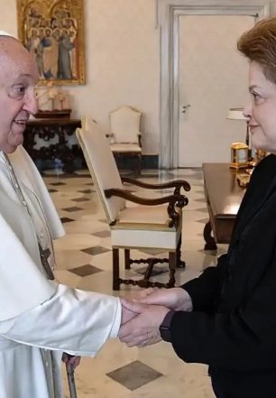 Dilma Rousseff destaca pontificado humanista e corajoso de Francisco