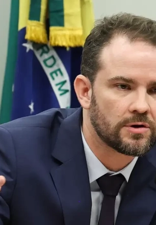 Durigan afirma que Pix não está na mesa de negociação com EUA