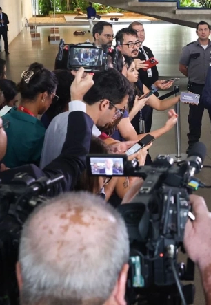 Fronteira do Brasil com a Venezuela está tranquila e aberta, diz Múcio