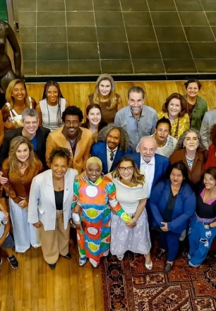 Lula assiste filme sobre catadora e alerta para invisibilidade