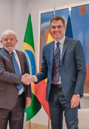 Lula conversa com Pedro Sánchez e confirma viagem à Espanha