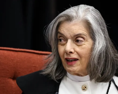 Cármen Lúcia forma maioria pela condenação de Bolsonaro e aliados